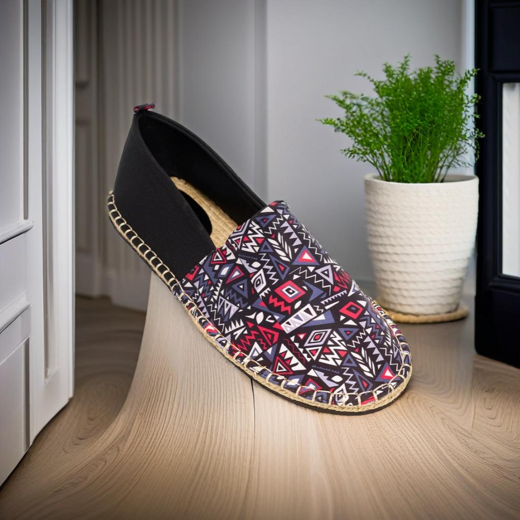 Savanna Mojo: Black With Red